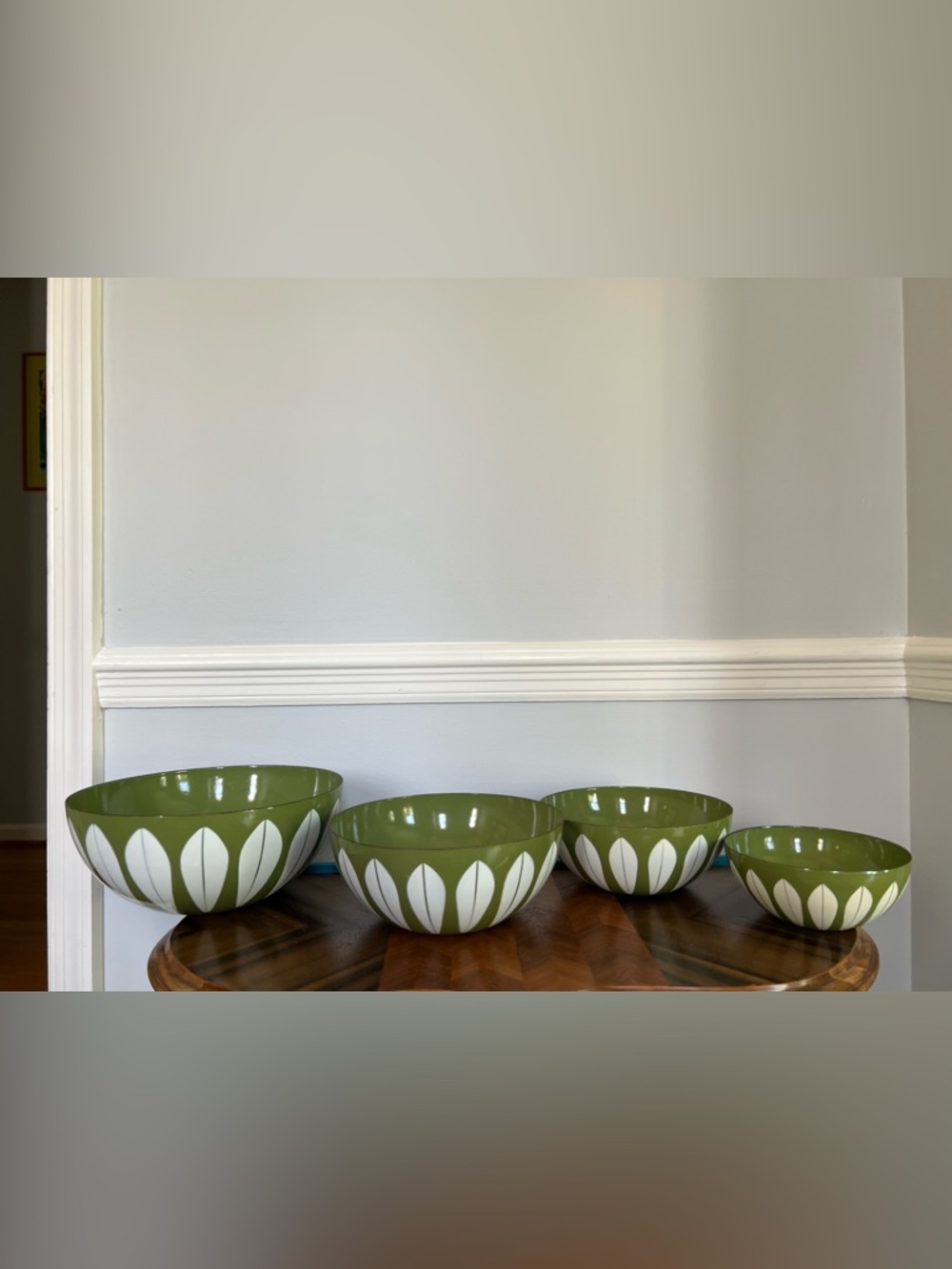 Set of 4 Mid Century Modern Catherineholm Avocado Green White Lotus Enamel Bowls